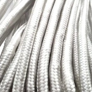 Beyaz tress halat – sade ve zarif örgü yapı